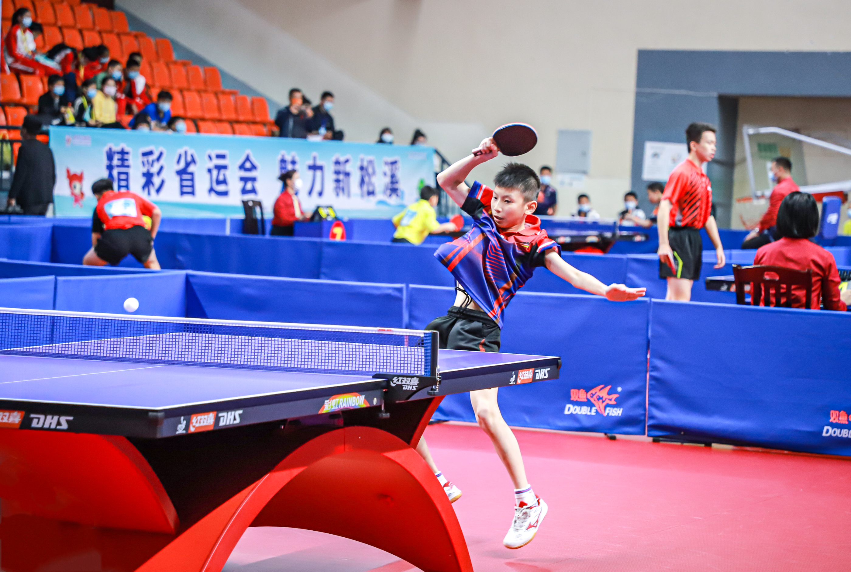 球迷们则开 球迷们则开